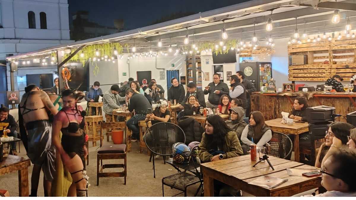 Puesta en escena de performance en Terraza San Mike