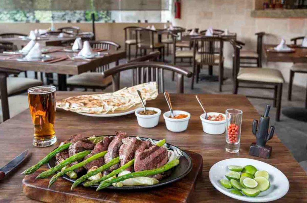 Restaurantes en la Del Valle ¡cortes de carne y fondas!