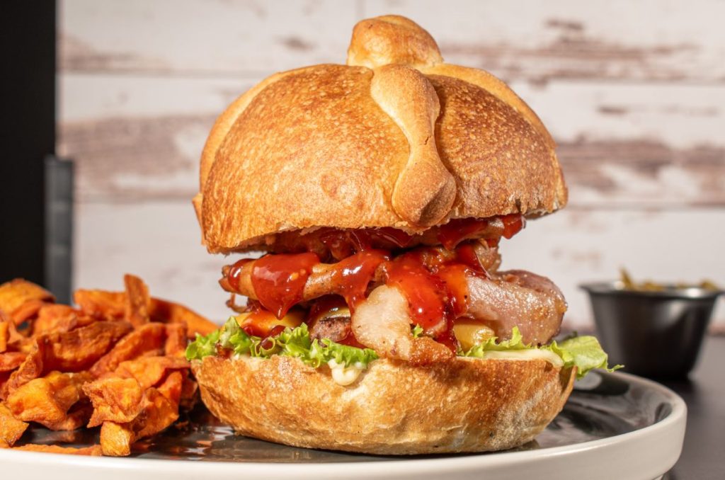 Dónde encontrar la hamburguesa con bollo de muerto en CDMX