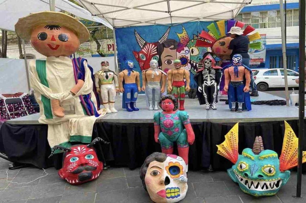 Festival de cartonería invade Santa María La Ribera ¡con juguetes gigantes!