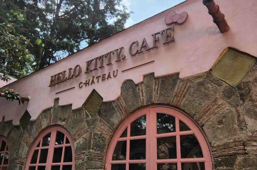 Hello Kitty Café Château en CDMX, un lugar muy rosa y lleno de platillos cute