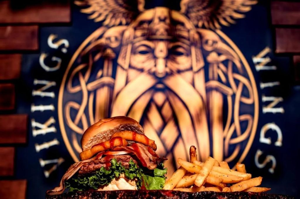 Lánzate a Vikings Wings, el restaurante temático de vikingos en CDMX