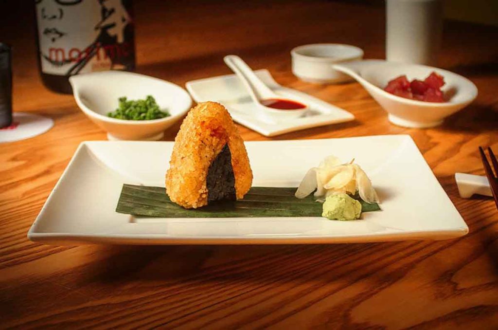 Morimoto México Revela el Secreto del Onigiri! Una Experiencia Gastronómica Única