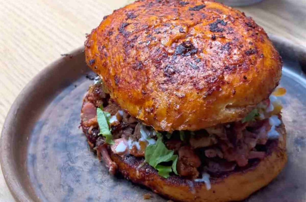 Q Pedro Pablo reinventa el pambazo con pulled pork y brisket