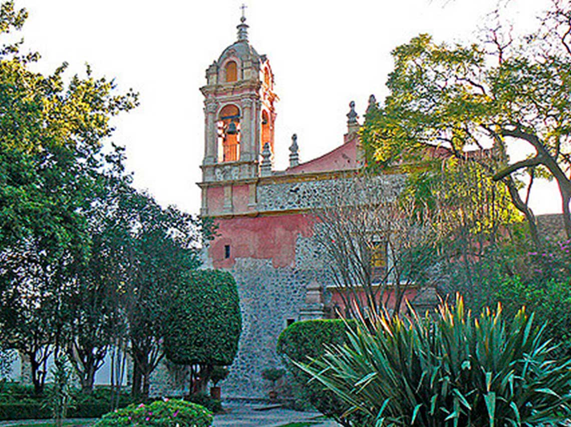 Conoce la historia detrás de los recintos emblemáticos de San Ángel, con este recorrido guiado por San Ángel, mientras caminas por sus calles. 