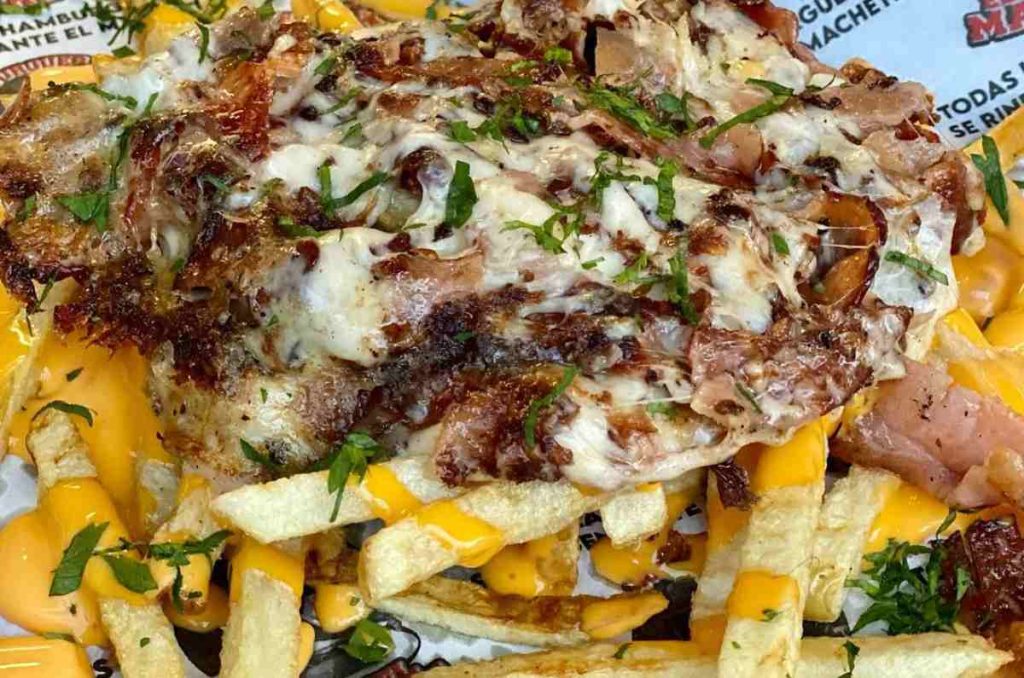 Debes probar las papas del El Rey del Machete