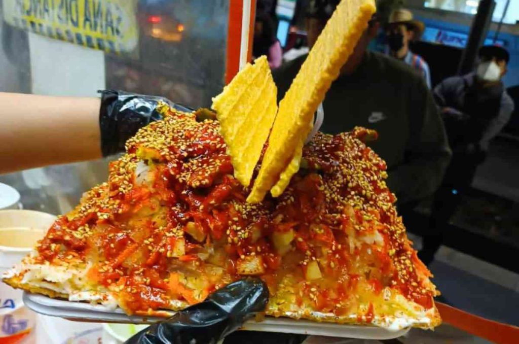 Los mega chicharrones preparados del Centro de CDMX ¡Pesan más de 1 kg! 