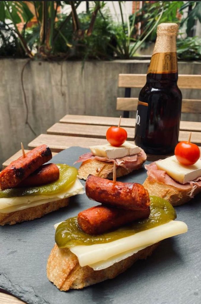 Café Dónde en el centro de CDMX, con brunch todo el día, pet friendly y un patio escondido.